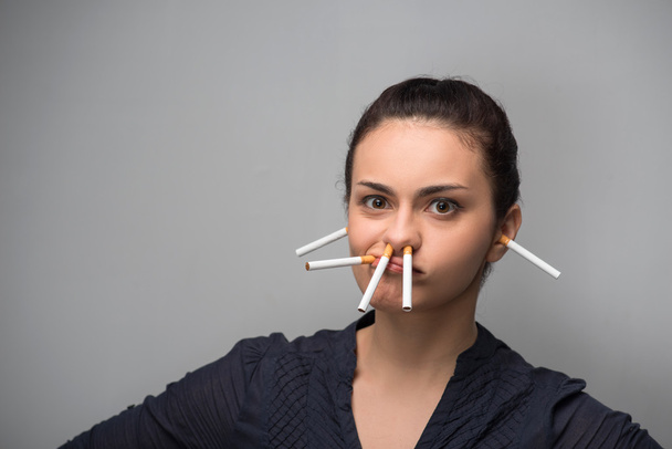 Woman with cigarettes - Foto, Bild