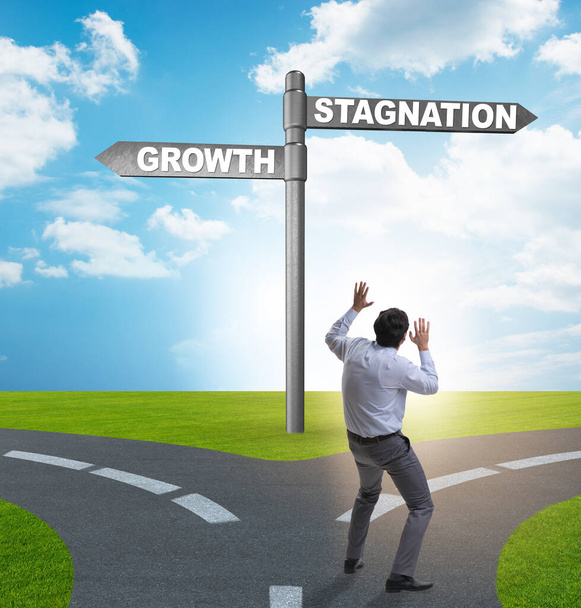 Koncepcja wyboru pomiędzy wzrostem a stagnacją - Zdjęcie, obraz