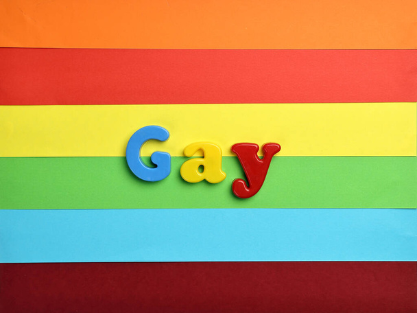 kleur papier achtergrond kopie tekst teken ruimte paars blauw groen geel rood oranje LGBTQ gay plastic reliëf kleur lettertypen  - Foto, afbeelding