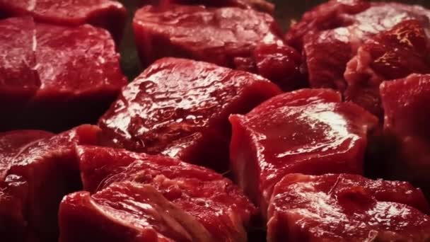 Recept na červené maso a příprava jídla, vaření hovězího na pánvi. Vysoce kvalitní 4K záběry - Záběry, video