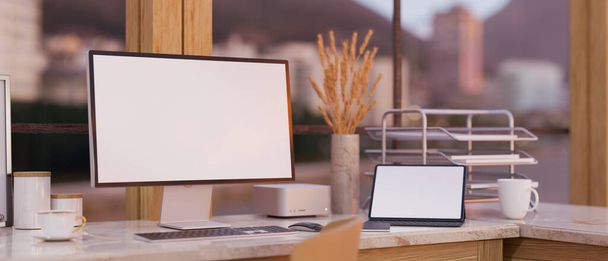 Сучасний стильний домашній робочий простір або дизайн інтер'єру офісних столів з сучасним комп'ютером і планшетом порожній макет екрану, клавіатура, лоток для документів і декор. 3D візуалізація, 3d ілюстрація
 - Фото, зображення