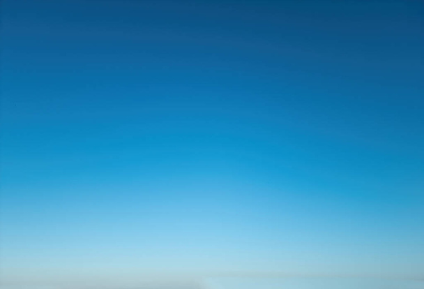 Cielo sfondo blu, texture. Chiaro, pulito, luminoso orizzonte, giorno d'estate all'isola greca Cicladi Grecia. astratto, cielo, natura, carta da parati. - Foto, immagini