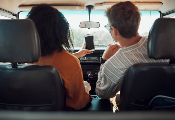 Phone, road trip and couple driving with gps to summer vacation destination in the countryside. Travel, journey and interracial people with maps on smartphone for holiday, adventure or weekend plans - Foto, imagen