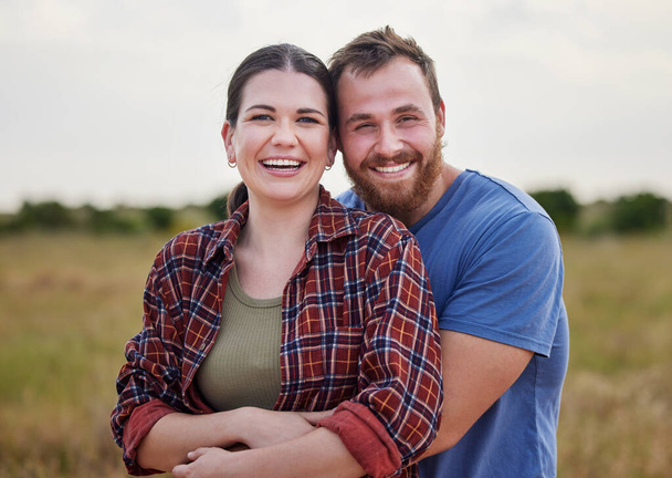 If you find the one, hold on to them. a couple standing together on a farm - Foto, Imagen
