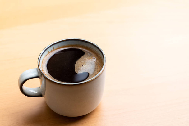 Černá káva v hrnku na kávu - Fotografie, Obrázek