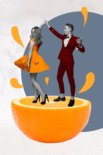 Collage photo de jeune couple femme monsieur dansant célébrant week-end été froid séjour moitié jus d'orange frais isolé sur fond peint. - Photo, image