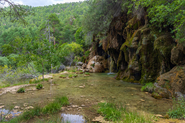 El manantial del río Cuervo en Cuenca, Castilla La Mancha, España - Foto, imagen