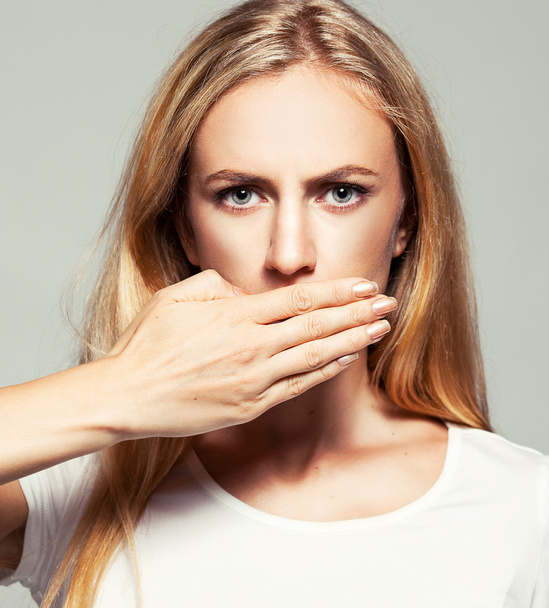 Woman with closed mouth - Foto, Bild