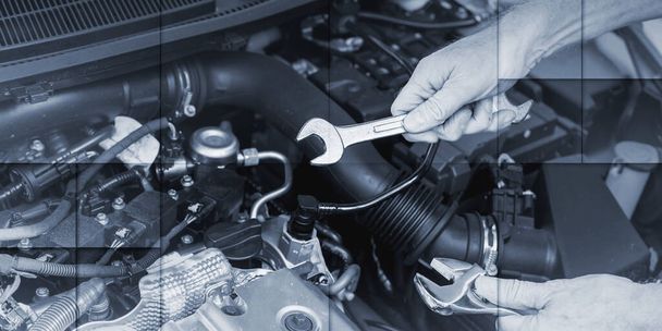 Руки автомеханика по ремонту автомобильного двигателя, геометрический узор - Фото, изображение