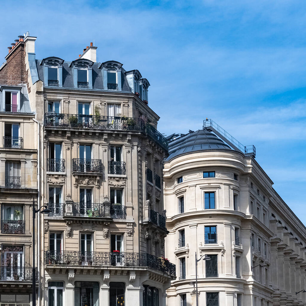パリ、マレの典型的な建物、中心部 - 写真・画像