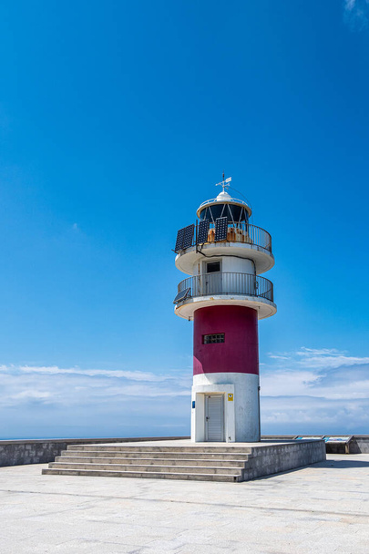 Faro de Cabo Ortegal a lo largo del camino a San Andrés de Teixido, provincia de A Coruña, Galicia. Ruta de la Miradores en Cabo Ortegal, España - Foto, imagen