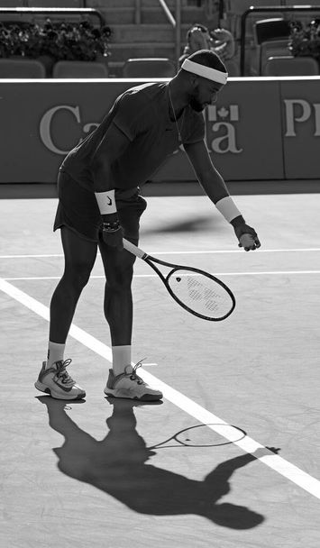 Jugador de tenis profesional jugar en la cancha - Foto, imagen