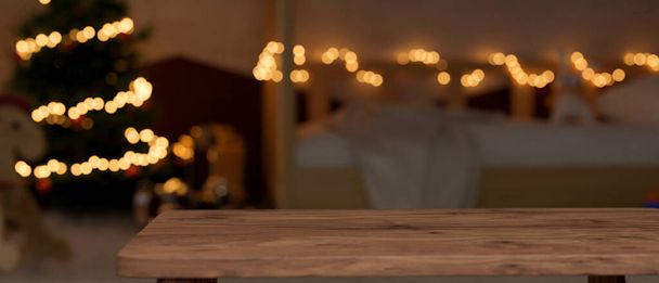 Kopiuj miejsce do wyświetlania produktu na drewnianym blat nad rozmytą sypialnią z choinką w nocy w tle. Świąteczne tło. 3d renderowanie, ilustracja 3d - Zdjęcie, obraz