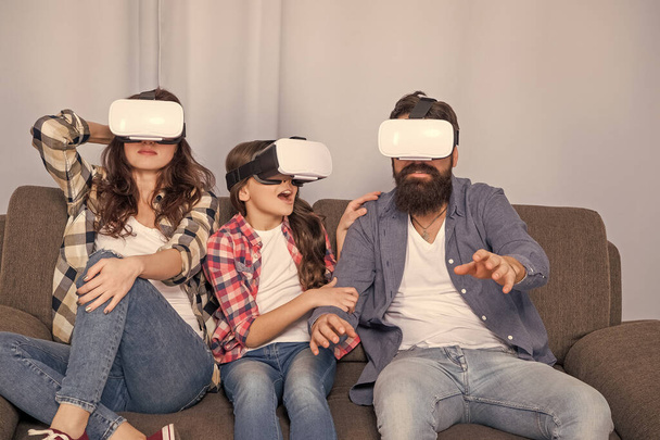 modern life. father mother and child VR glasses. virtual reality family. happy parents with kid girl use modern technology. mom dad and daughter. digital future and innovation. - Fotografie, Obrázek