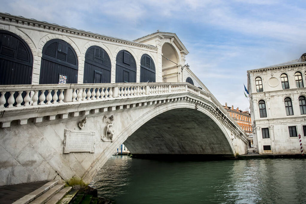 Puente de Rialto sobre el Gran Canal Venecia - Foto, Imagen