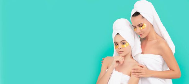 Mother and daughter child banner, copy space, isolated background. family spa of mother and daughter with moisturizing patch - Фото, зображення
