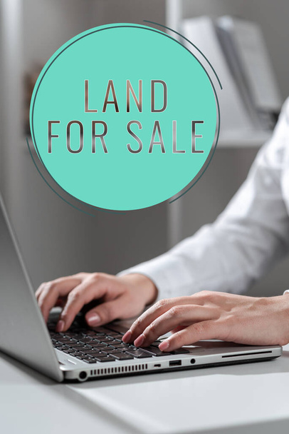 Tekstin kirjoittaminen Land For Sale, Business overview Kiinteistöjen myynti Kehittäjät Jälleenmyyjät Investointi - Valokuva, kuva
