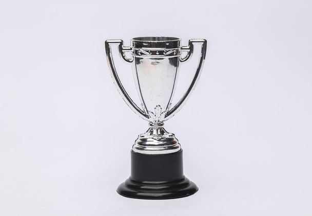 Stříbrný pohár izolované na bílém pozadí - Fotografie, Obrázek