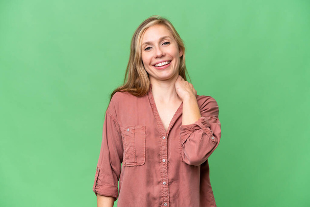 junge blonde Frau über isolierten Hintergrund lacht - Foto, Bild