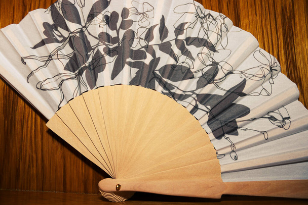 Fan design with some Korean elements on it. This fan has also a woody structure  - Foto, immagini
