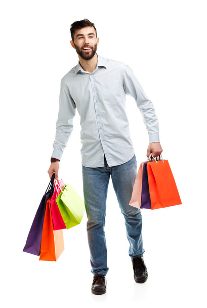 Hombre guapo sosteniendo bolsas de compras
 - Foto, imagen