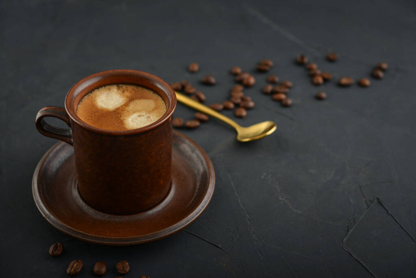 Cup of coffee with coffee beans on black background,  - Foto, Bild