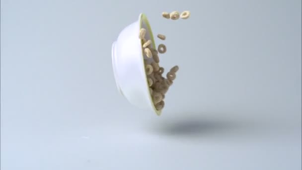 Deixando cair uma tigela cheia de cereais
 - Filmagem, Vídeo
