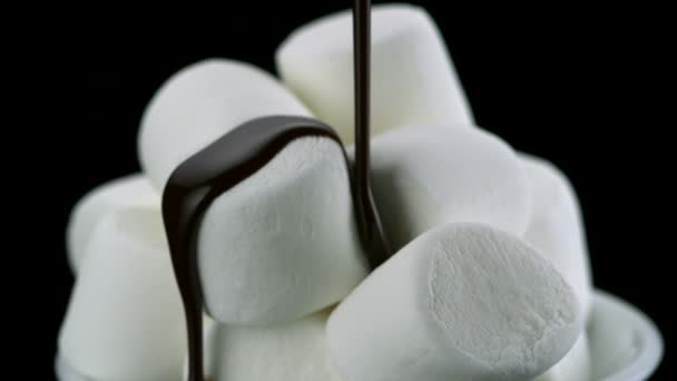 Chocolate sauce on marshmallow - Footage, Video