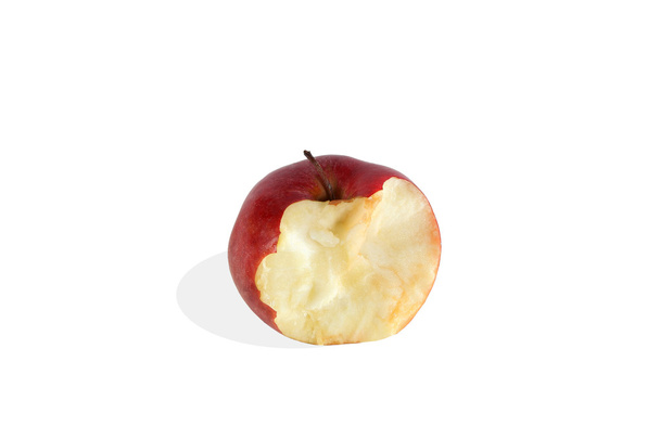 Rouge arraché pomme isolé sur fond blanc
 - Photo, image