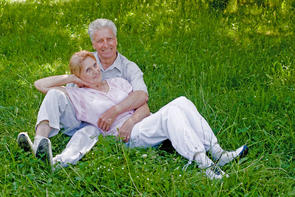 χαριτωμένο ηλικιωμένο ζευγάρι - Φωτογραφία, εικόνα