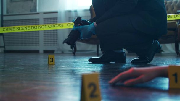Detective Collecting Evidence in a Crime Scene. Forensic Specialists Making Expertise at Home of a Dead Person. The Concept of Homicide Investigation by Professional Police Officer. - Foto, imagen