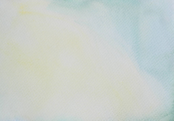 Kleurverloop van geel naar groen op wit oppervlak, Illustratie abstract en heldere achtergrond van aquareltekening op papier - Foto, afbeelding