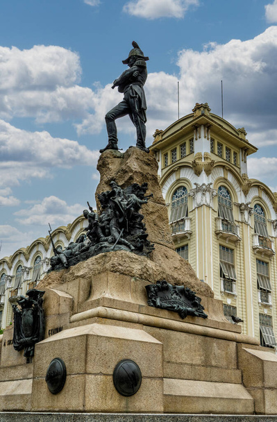 Statue de Mariscal Sucre devant l'hôtel de ville, Guayaquil, Équateur, Amérique du Sud - Photo, image
