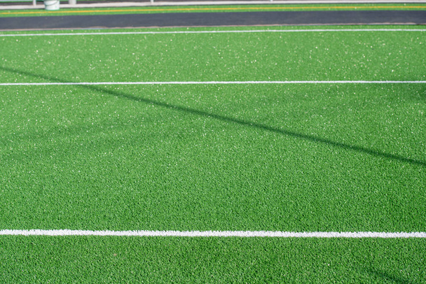 Položení syntetické trávy ve sportovním centru - Fotografie, Obrázek