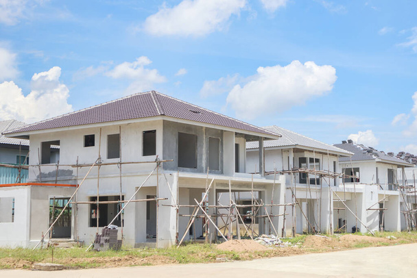 construcción residencial nueva casa con sistema de prefabricación en curso en el sitio de construcción - Foto, imagen