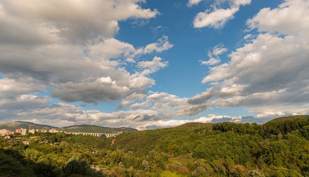 Molise ist eine italienische Bergregion mit einem Küstenabschnitt mit Blick auf die Adria. Es umfasst einen Teil des Abruzzen-Nationalparks im Apennin-Gebirge, mit einer reichen Tierwelt. - Foto, Bild