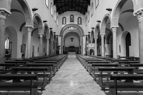 サン・クレメンテ大聖堂は、カンパニア州テアノ市の主要な礼拝場所であり、テアノ・カルヴィ教区の席である。 - 写真・画像