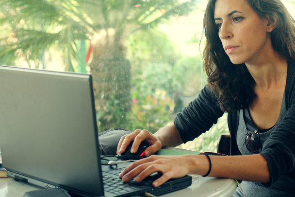 Kobieta z laptopem - Zdjęcie, obraz