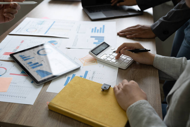 事業者グループ分析会社の財務諸表に関する営業費用及び業務データの概要報告書 - 写真・画像