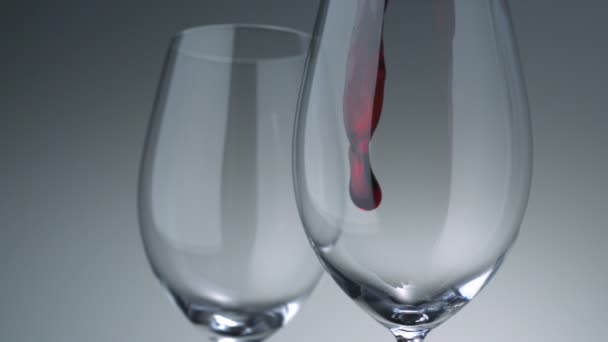 derramando vinho tinto em vidro - Filmagem, Vídeo