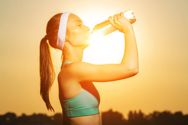 Woman drinking water after running - Foto, Imagem