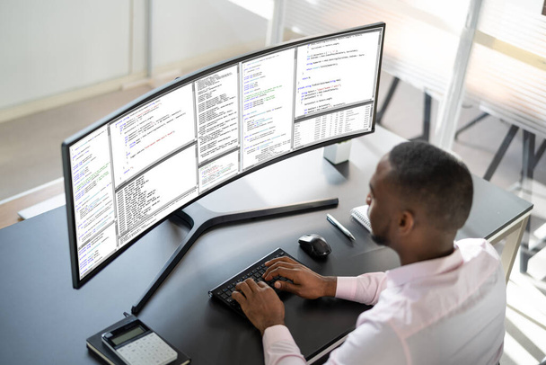 African American Programmer Man Coding On Computer - Foto, afbeelding