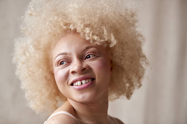 Studio Portrait Shot Of Confident Natural Albino Woman In Underwear Promoting Body Positivity - Foto, imagen