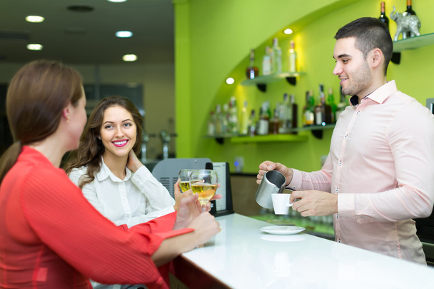 Bartender and  women - Фото, изображение