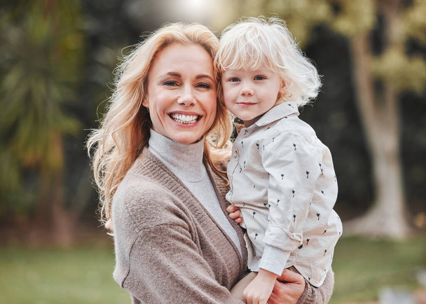 Motherhood is a blessing. a woman and her adorable son spending time outdoors - Фото, изображение