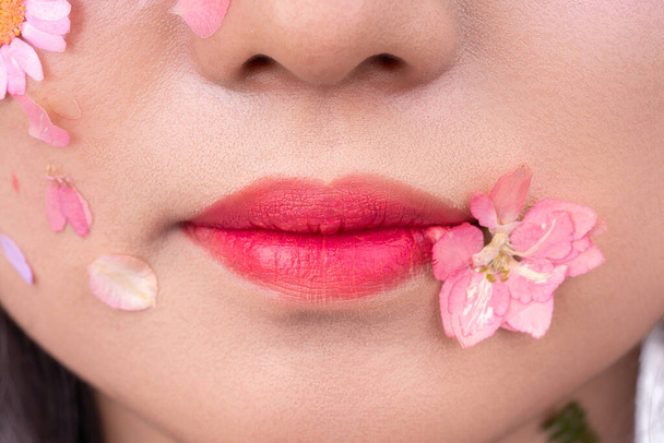 The girl's lips are made up - 写真・画像