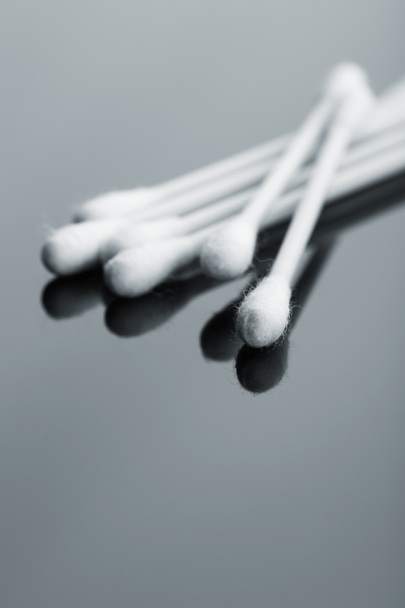 Orejas palos en gris
 - Foto, imagen