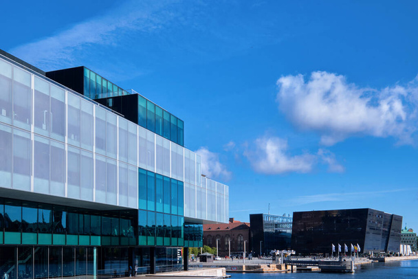 Kööpenhamina, Tanska - syyskuu 2022: BLOX, uusi arkkitehtuurin ja muotoilun arvovaltainen rakennus Christians Bryggessä. House of Danish Architecture Center (Dansk Arkitektur Center, DAC) suunnitellut OMA - Valokuva, kuva