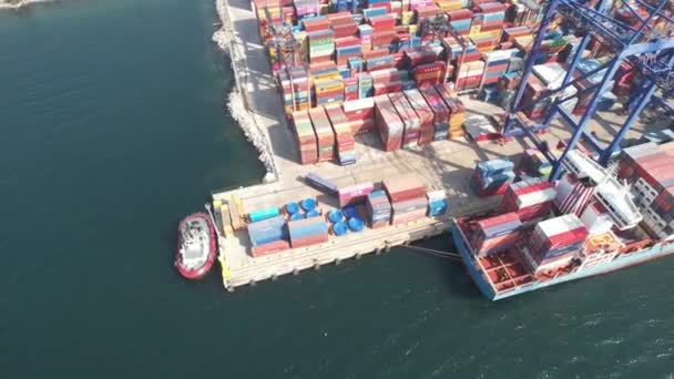 nákladní přístav, letecký nákladní přístav a kontejnery - Záběry, video