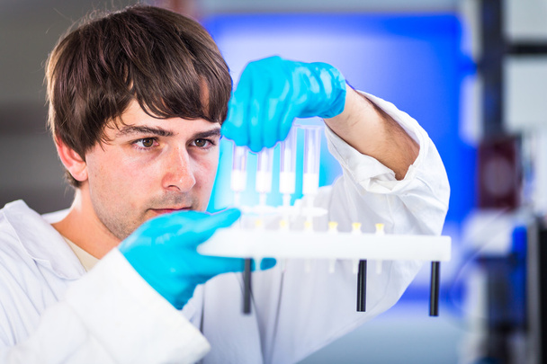 Male researcher carrying out scientific research - Photo, Image